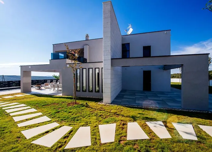 Maluja Villa *