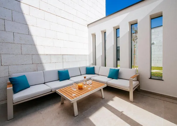 Maluja Вилла Debeljak